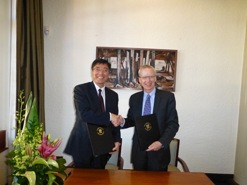 ������У�������Ĵ����Ǵ�ѧУ��Johnson����ǩ��3+2ѧ����ĿЭ��